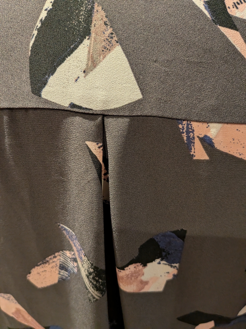 Reitmans Gray Abstract Print Scoop Neck Blouse with Pink & Blue Accents - Picture 4 of 7